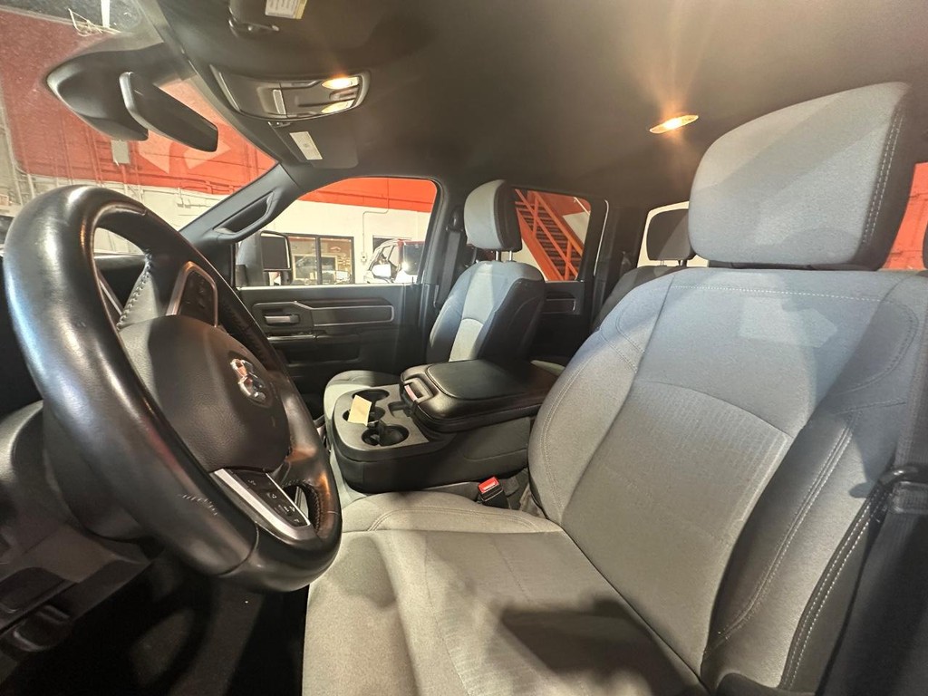 Ram 3500 Vehicle Full-screen Gallery Image 14