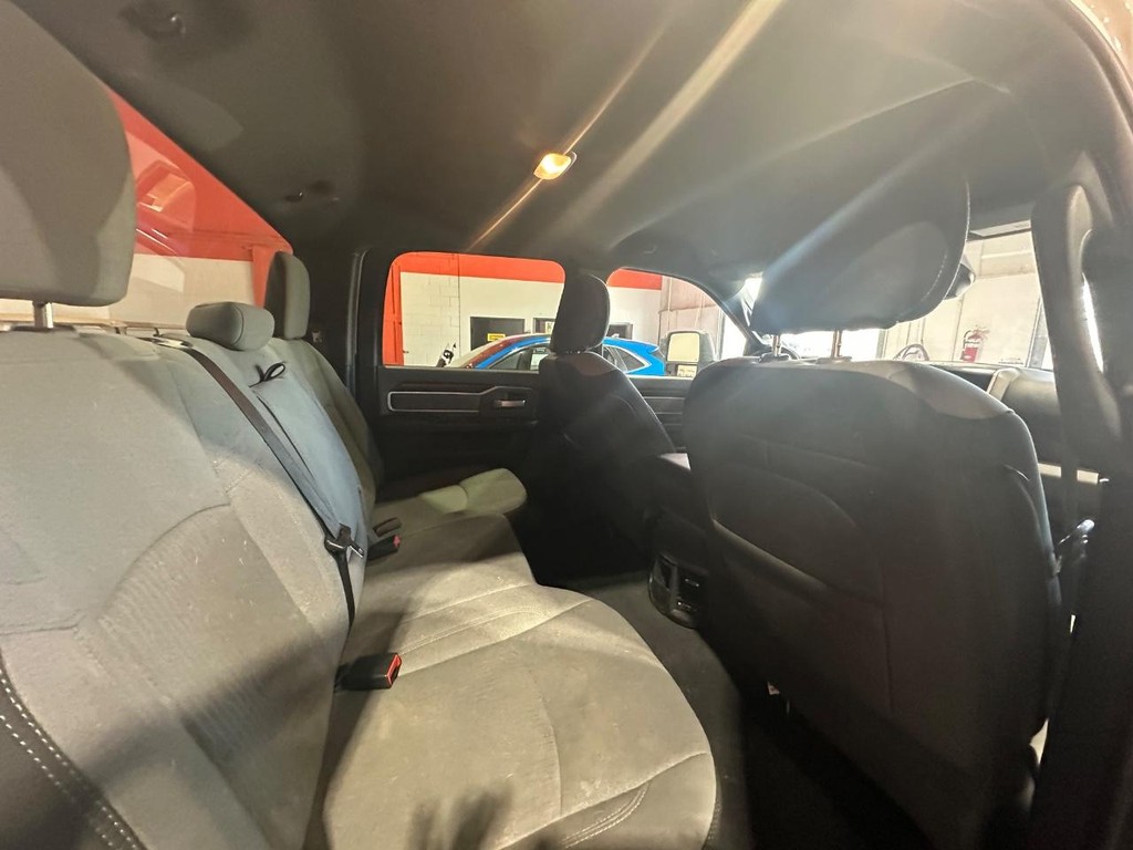 Ram 3500 Vehicle Full-screen Gallery Image 15