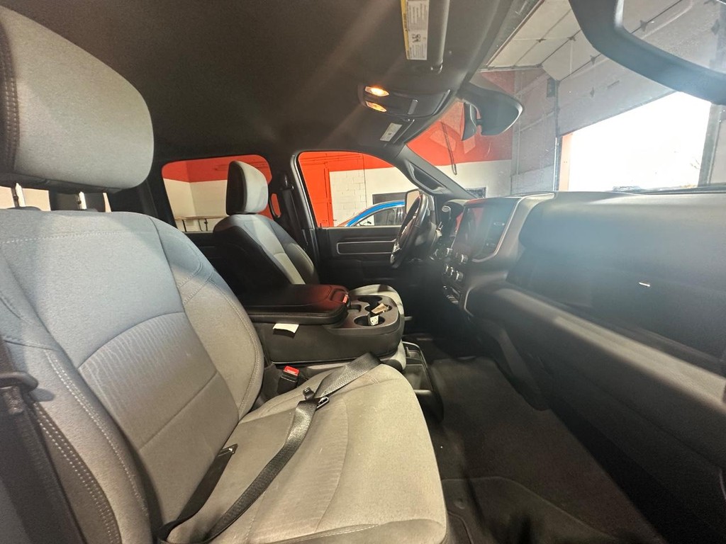 Ram 3500 Vehicle Full-screen Gallery Image 16