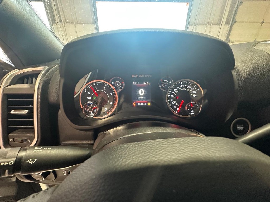 Ram 3500 Vehicle Full-screen Gallery Image 17