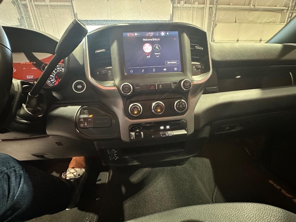 Ram 3500 Vehicle Full-screen Gallery Image 19