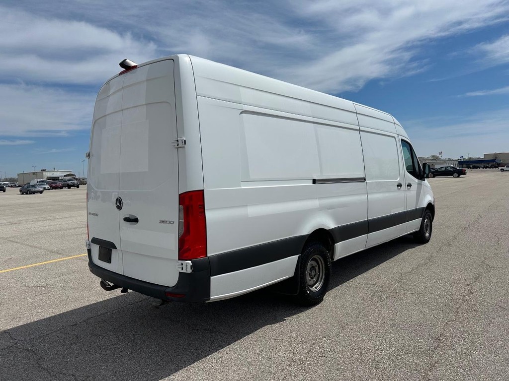 Mercedes-Benz Sprinter Cargo Van Vehicle Full-screen Gallery Image 3