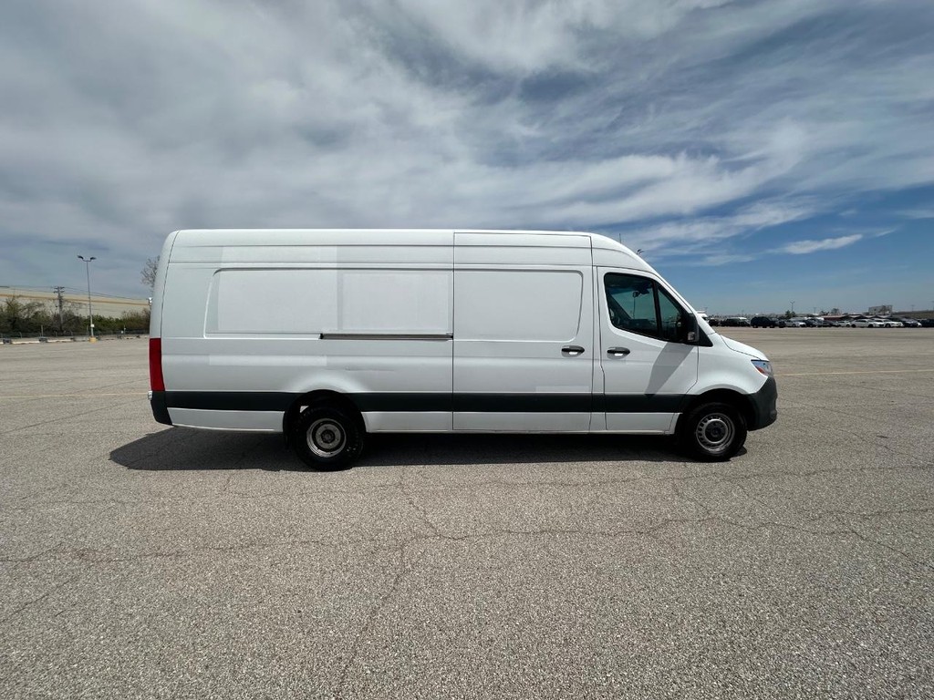 Mercedes-Benz Sprinter Cargo Van Vehicle Full-screen Gallery Image 4