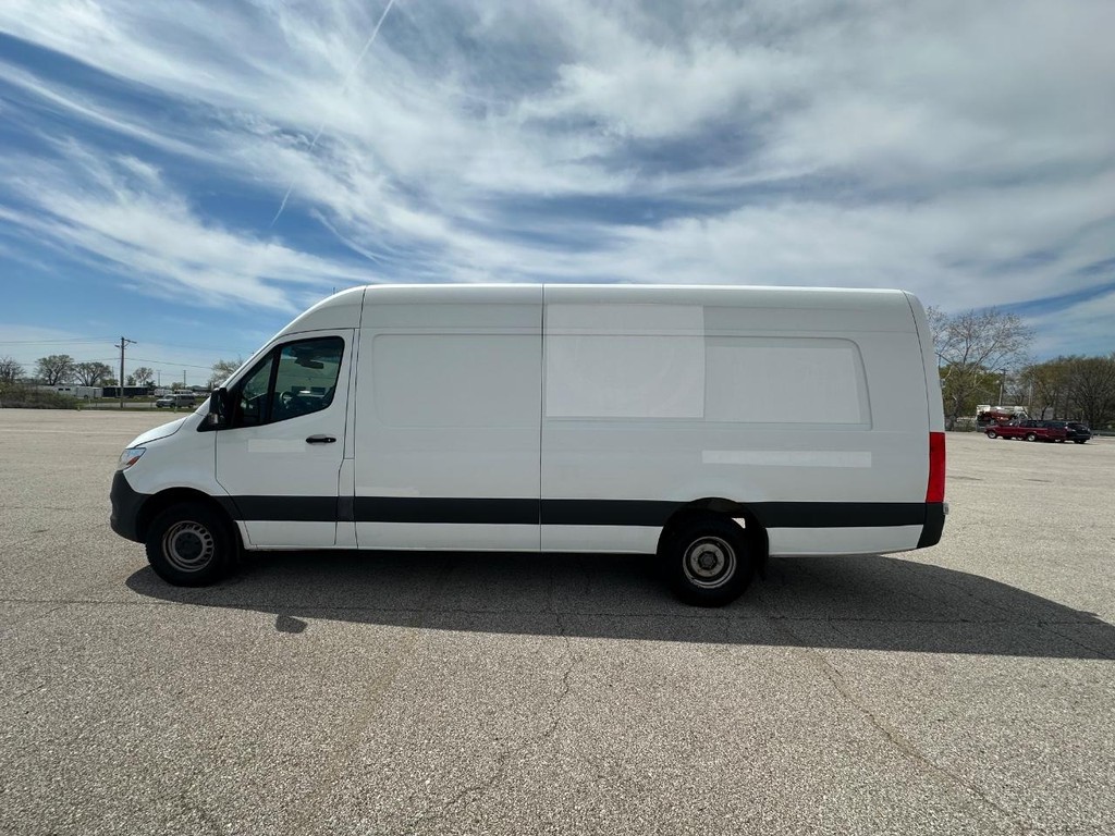 Mercedes-Benz Sprinter Cargo Van Vehicle Full-screen Gallery Image 6