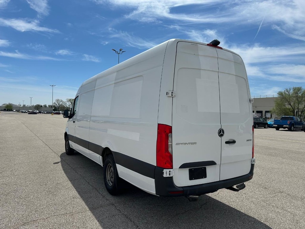 Mercedes-Benz Sprinter Cargo Van Vehicle Full-screen Gallery Image 7