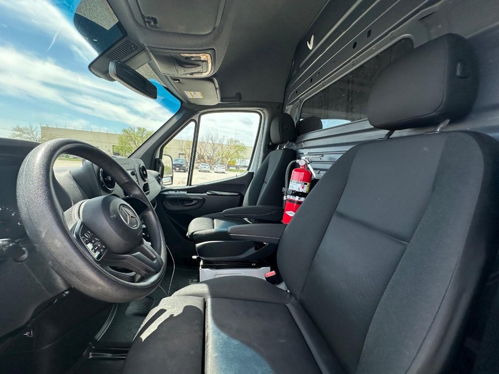 Mercedes-Benz Sprinter Cargo Van Vehicle Full-screen Gallery Image 8