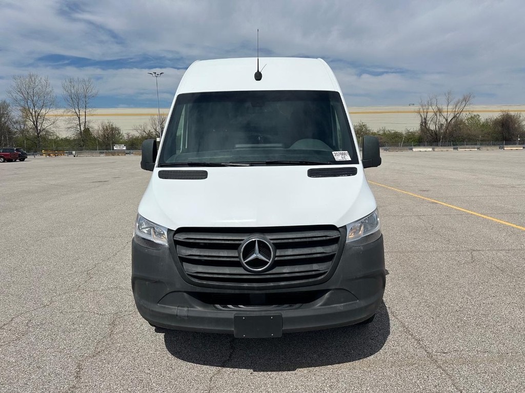 Mercedes-Benz Sprinter Cargo Van Vehicle Full-screen Gallery Image 10