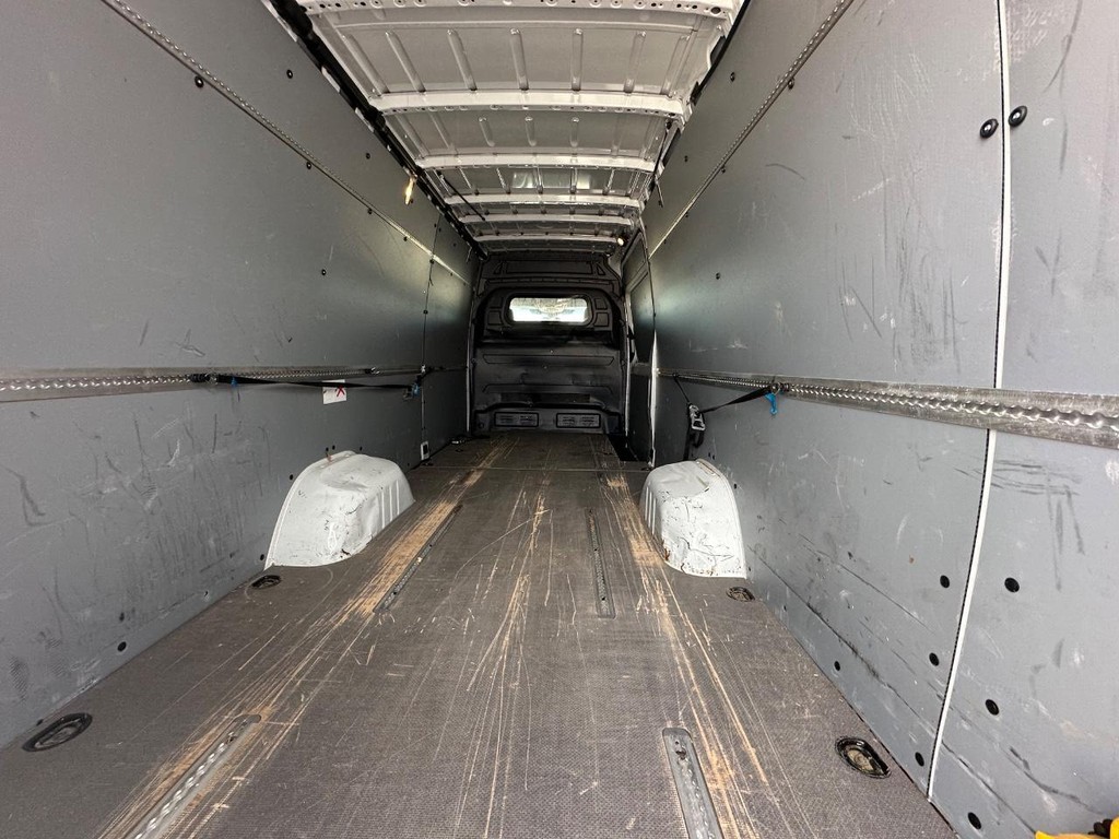 Mercedes-Benz Sprinter Cargo Van Vehicle Full-screen Gallery Image 11