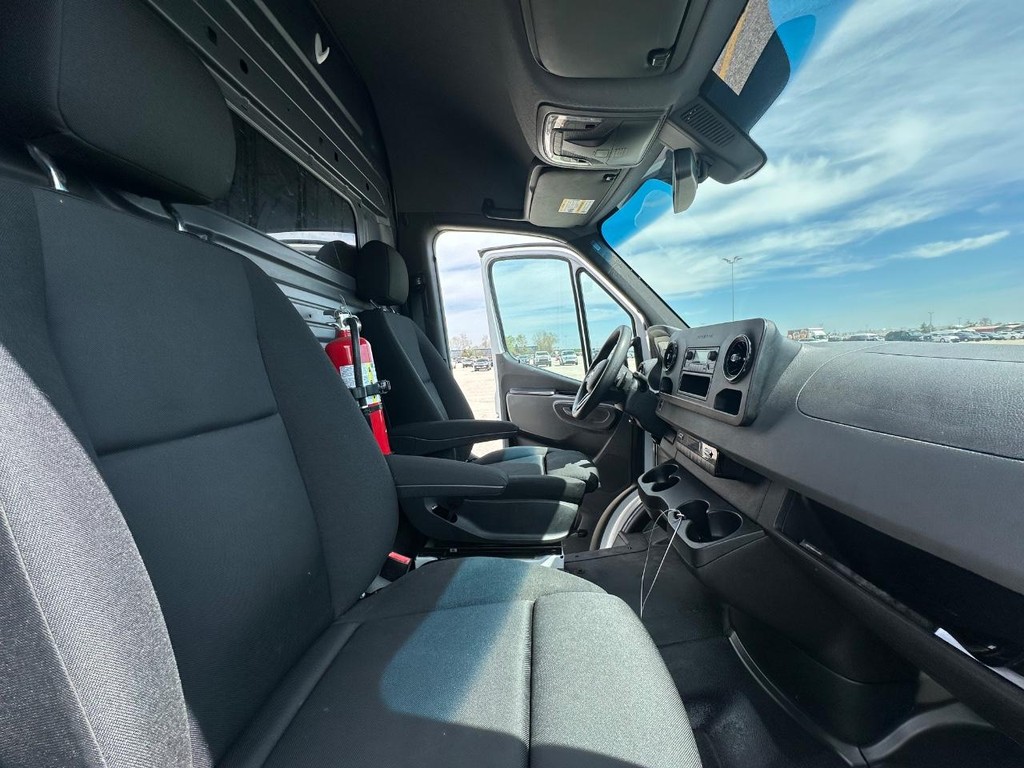 Mercedes-Benz Sprinter Cargo Van Vehicle Full-screen Gallery Image 14