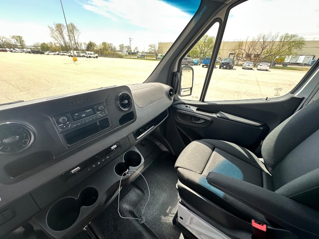 Mercedes-Benz Sprinter Cargo Van Vehicle Full-screen Gallery Image 18