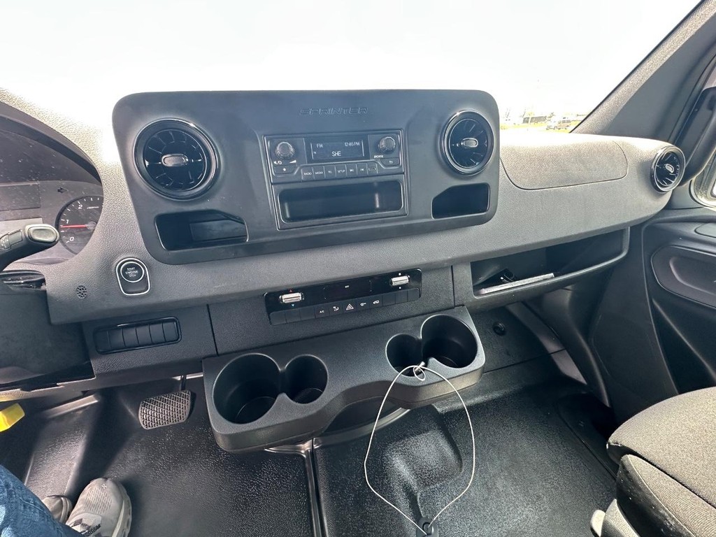 Mercedes-Benz Sprinter Cargo Van Vehicle Full-screen Gallery Image 19