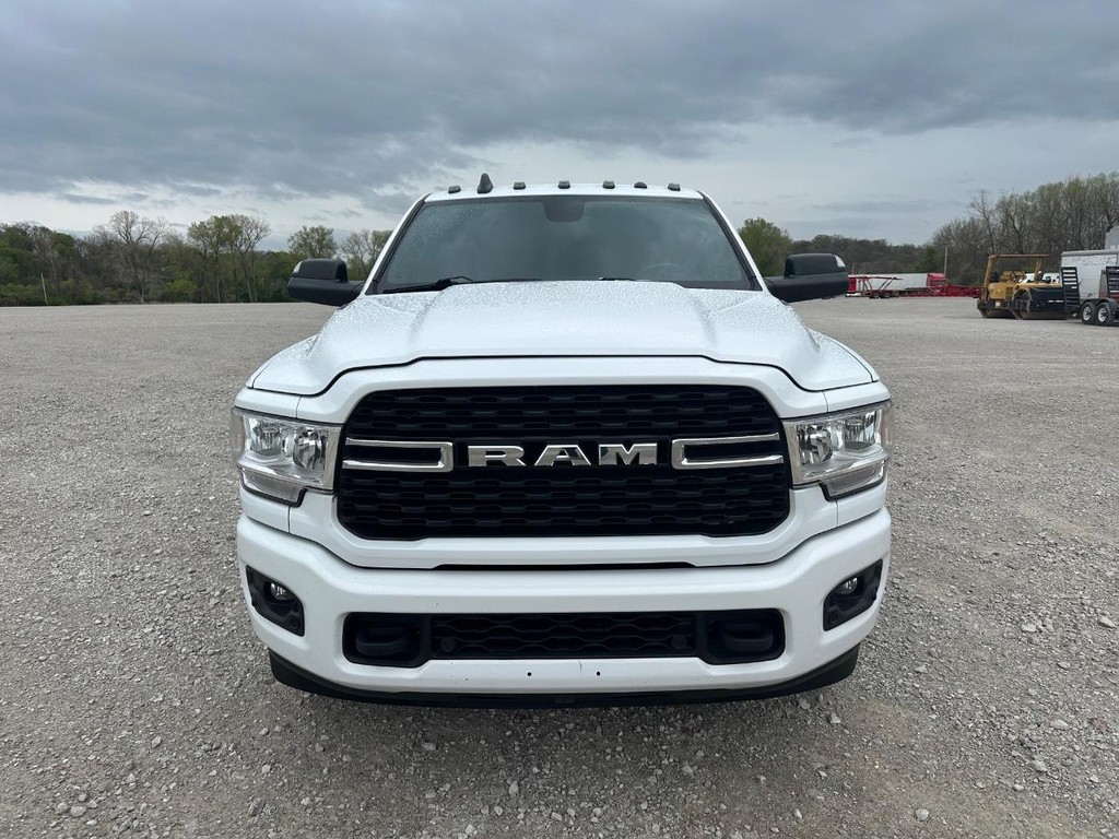 Ram 3500 Vehicle Full-screen Gallery Image 4