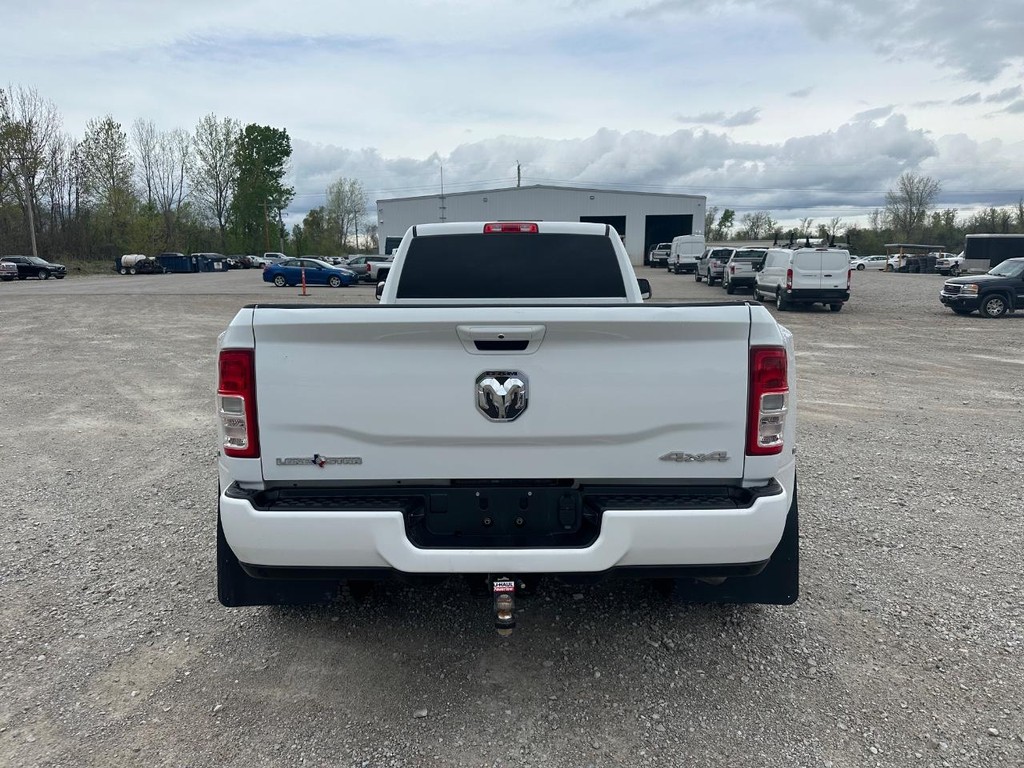 Ram 3500 Vehicle Full-screen Gallery Image 8