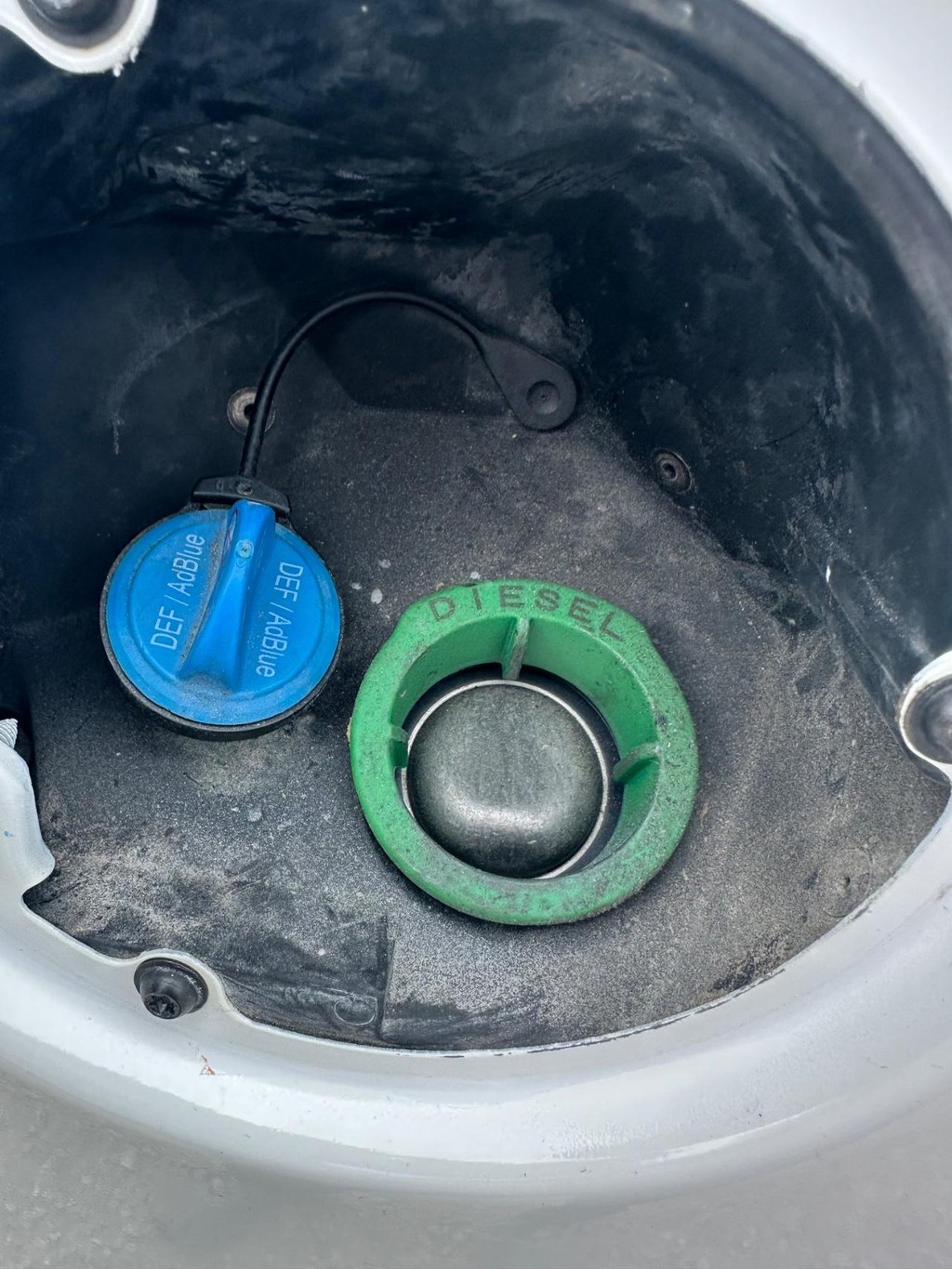 Ram 3500 Vehicle Full-screen Gallery Image 9