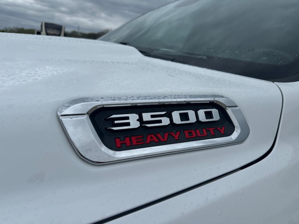 Ram 3500 Vehicle Full-screen Gallery Image 13