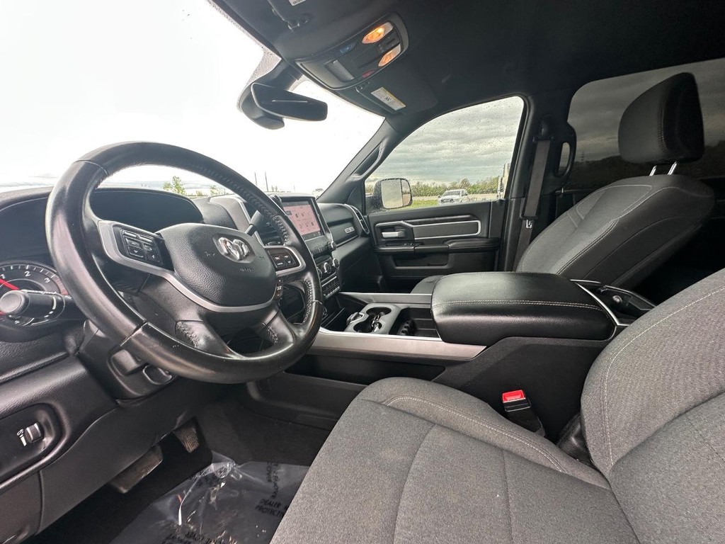 Ram 3500 Vehicle Full-screen Gallery Image 16