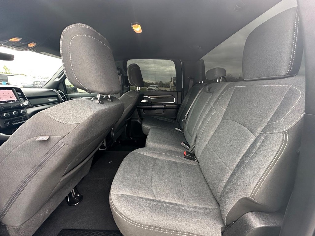 Ram 3500 Vehicle Full-screen Gallery Image 18