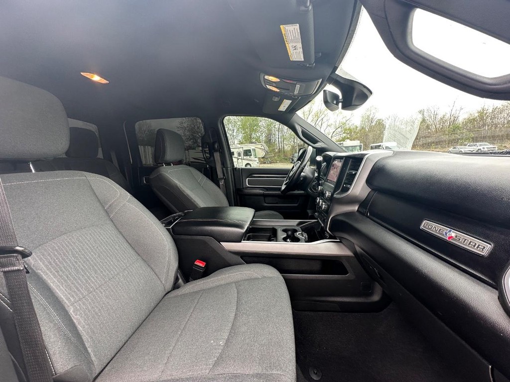 Ram 3500 Vehicle Full-screen Gallery Image 23