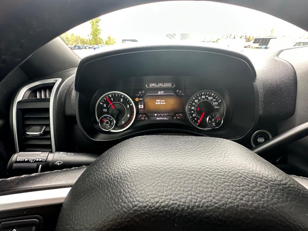 Ram 3500 Vehicle Full-screen Gallery Image 24