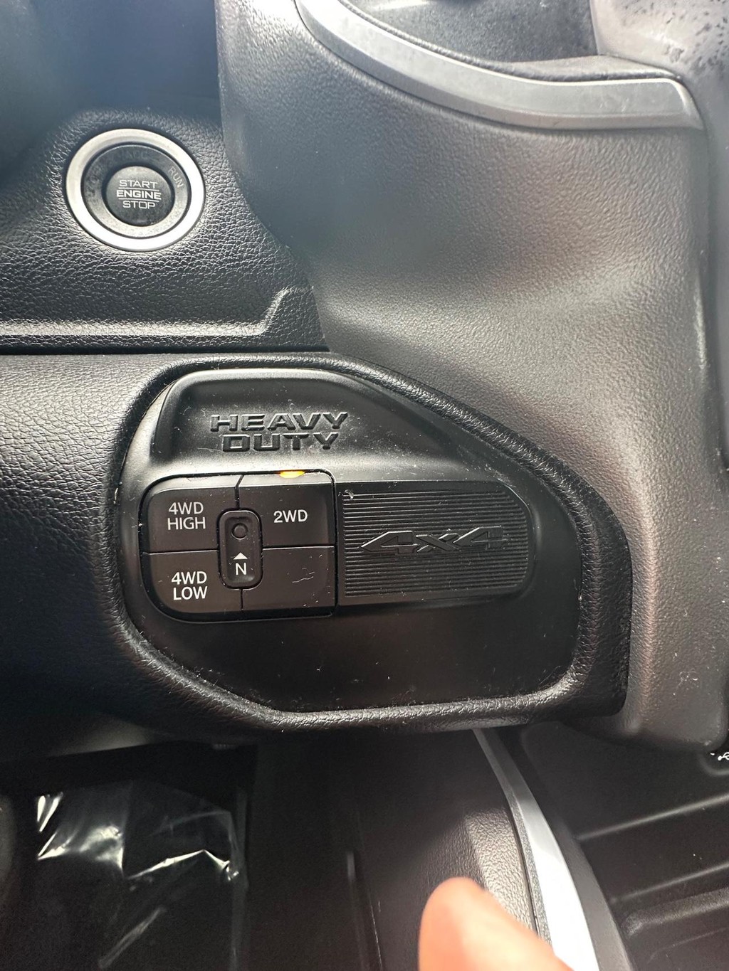 Ram 3500 Vehicle Full-screen Gallery Image 26