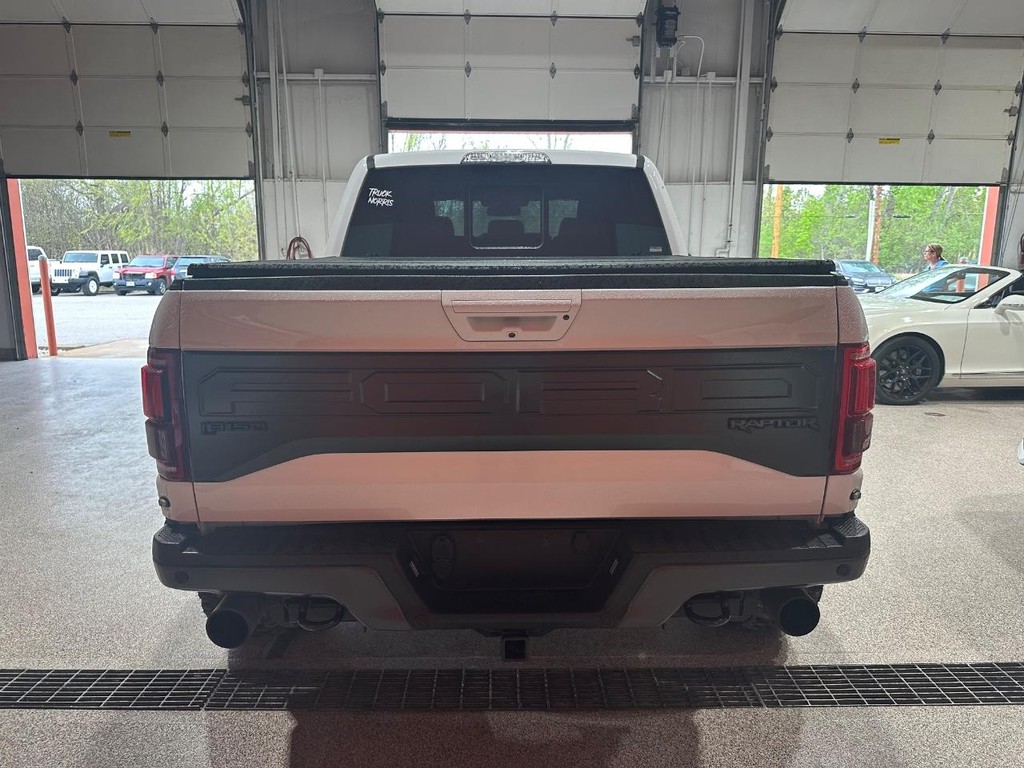 Ford F-150 Vehicle Full-screen Gallery Image 3