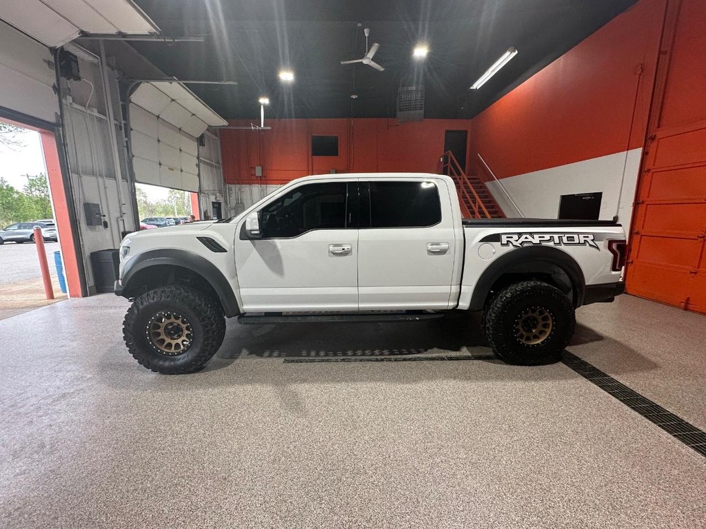 Ford F-150 Vehicle Full-screen Gallery Image 7