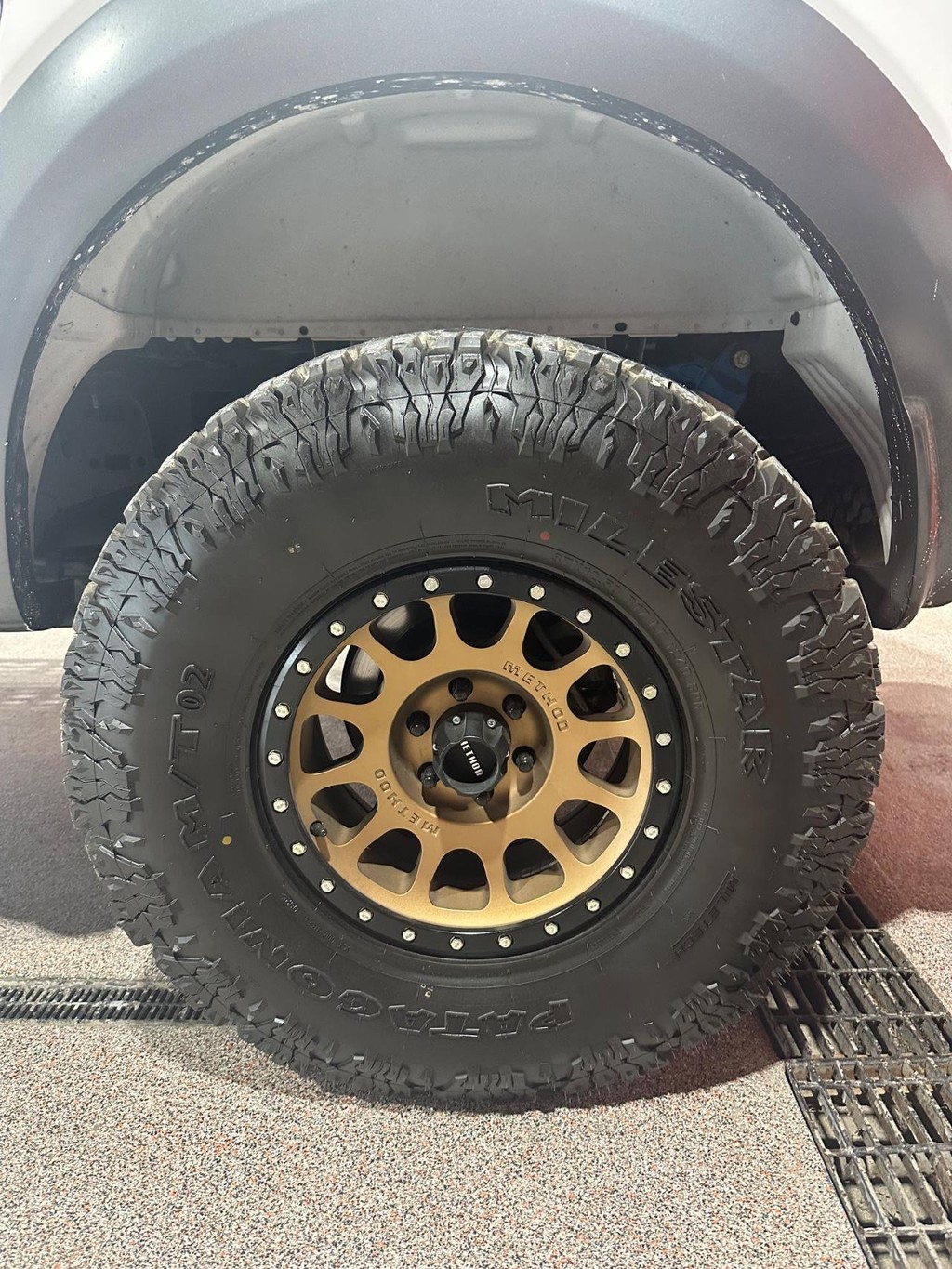 Ford F-150 Vehicle Full-screen Gallery Image 9