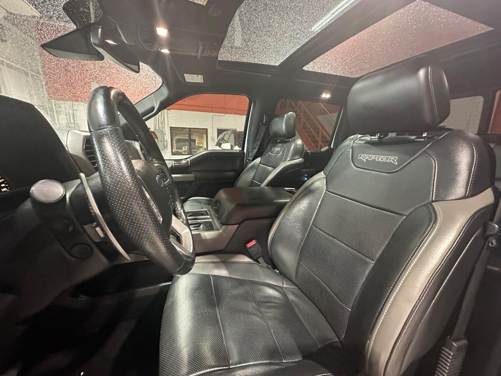 Ford F-150 Vehicle Full-screen Gallery Image 12