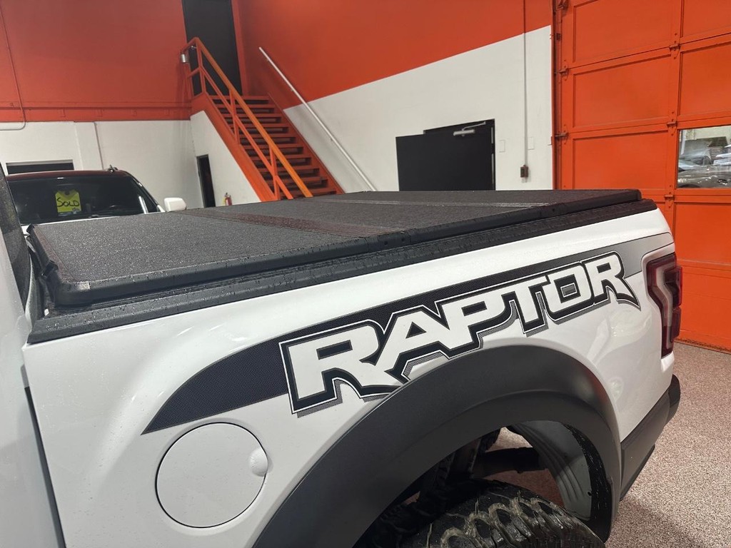 Ford F-150 Vehicle Full-screen Gallery Image 14