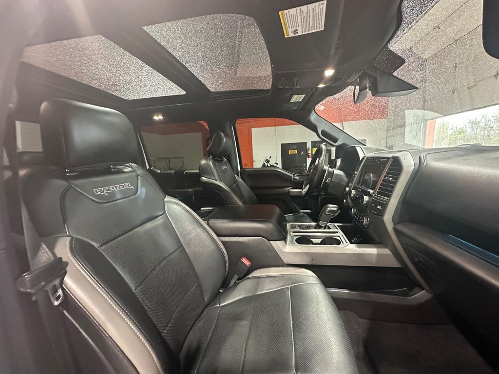 Ford F-150 Vehicle Full-screen Gallery Image 18