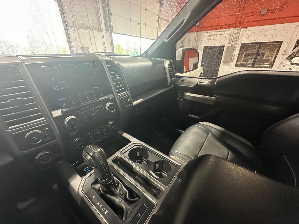 Ford F-150 Vehicle Full-screen Gallery Image 21