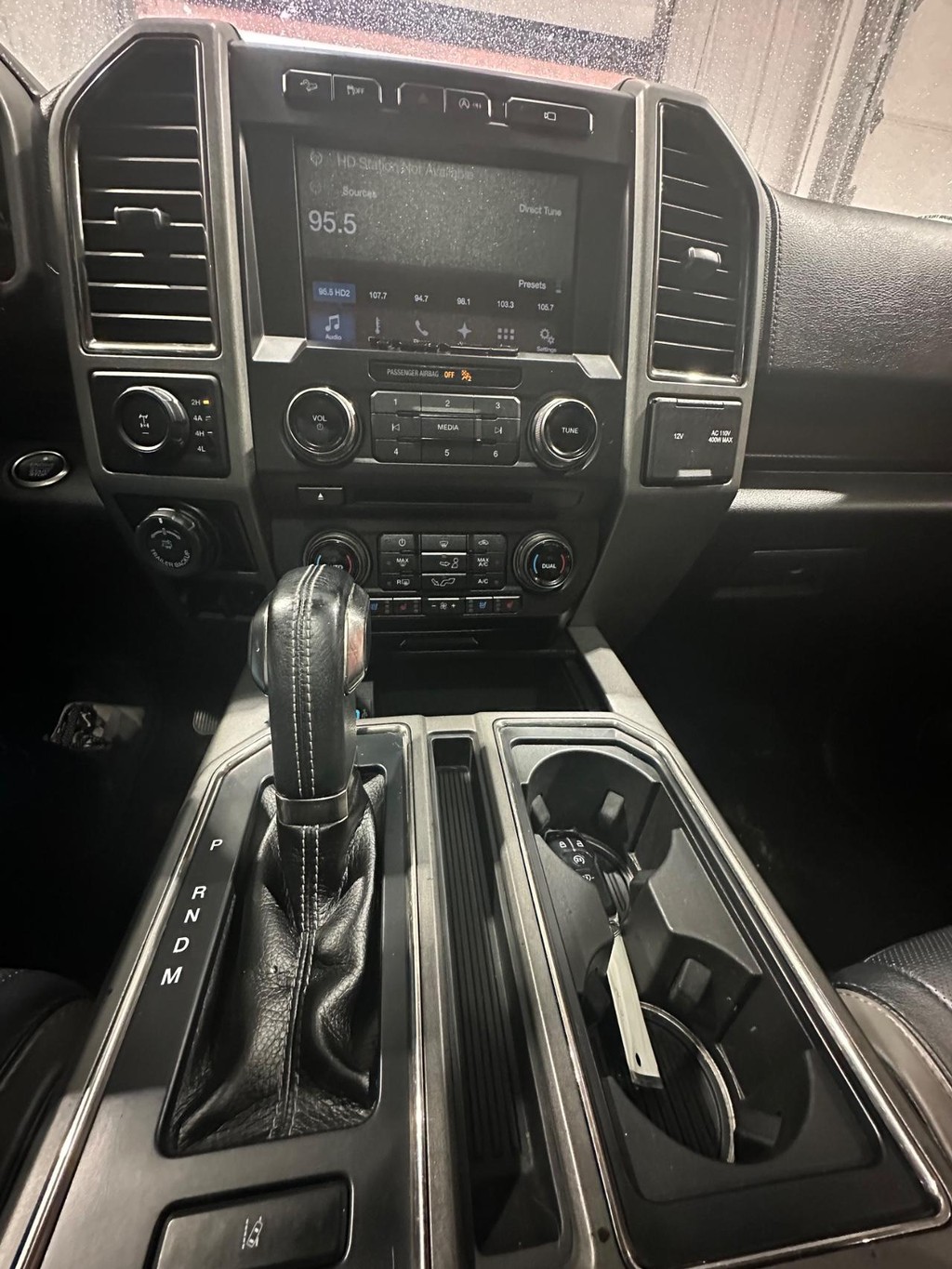 Ford F-150 Vehicle Full-screen Gallery Image 22