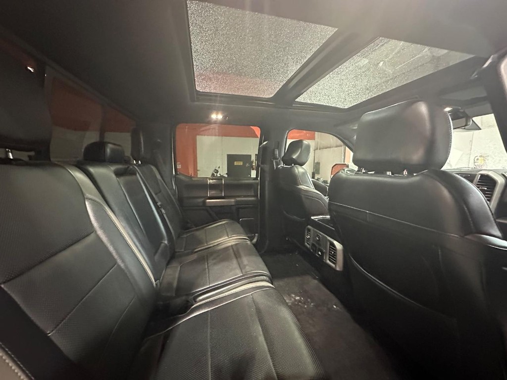 Ford F-150 Vehicle Full-screen Gallery Image 23