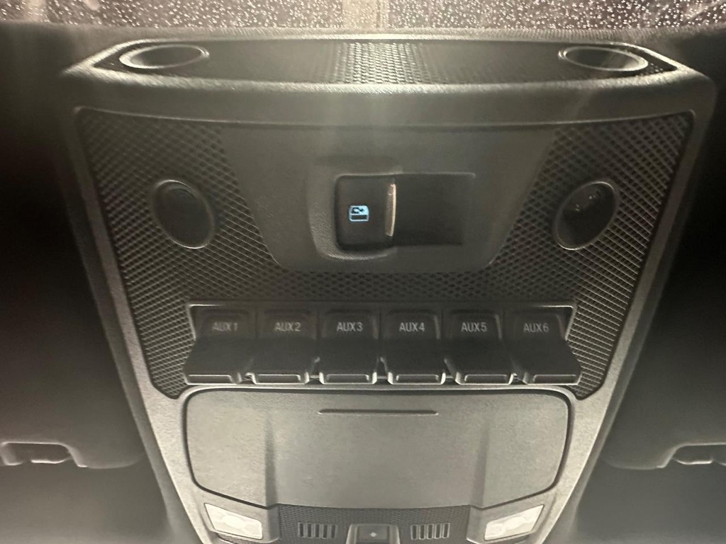 Ford F-150 Vehicle Full-screen Gallery Image 24