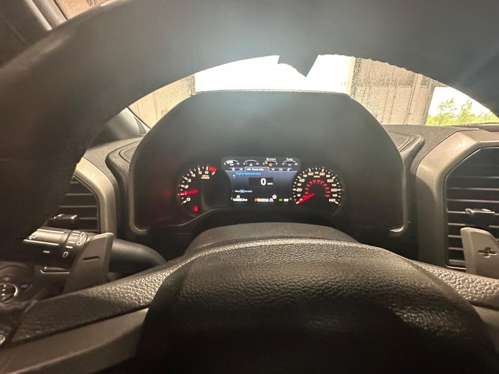 Ford F-150 Vehicle Full-screen Gallery Image 25