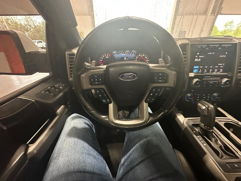 Ford F-150 Vehicle Full-screen Gallery Image 26