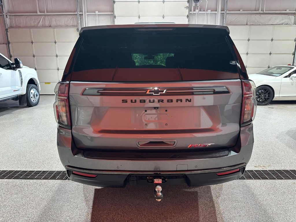 Chevrolet Suburban Vehicle Full-screen Gallery Image 6