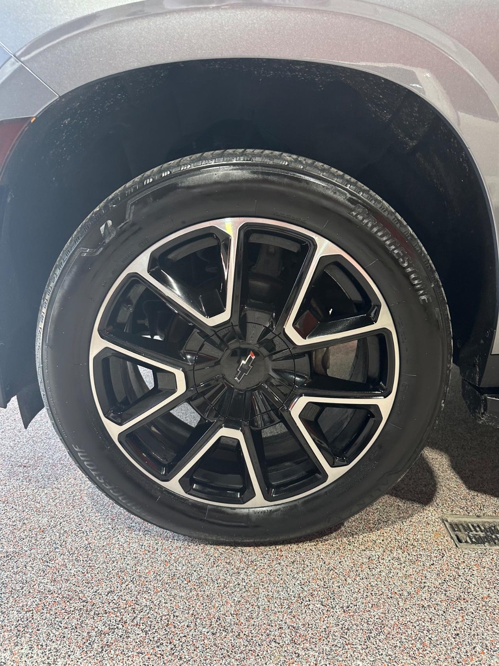 Chevrolet Suburban Vehicle Full-screen Gallery Image 12