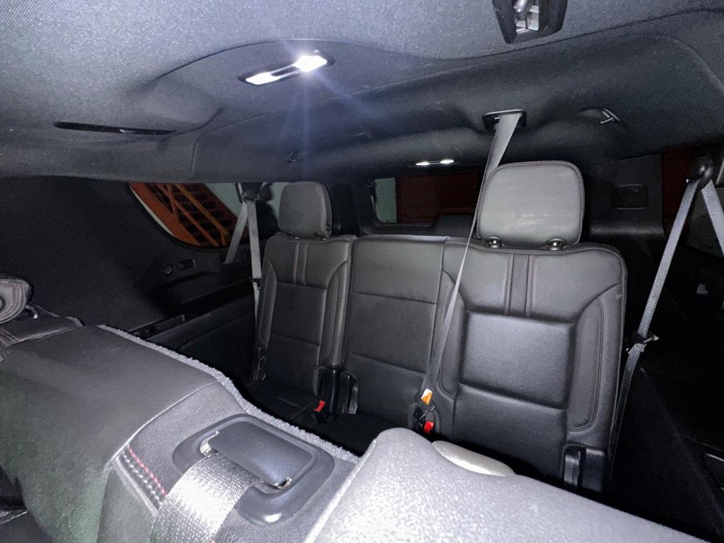 Chevrolet Suburban Vehicle Full-screen Gallery Image 13