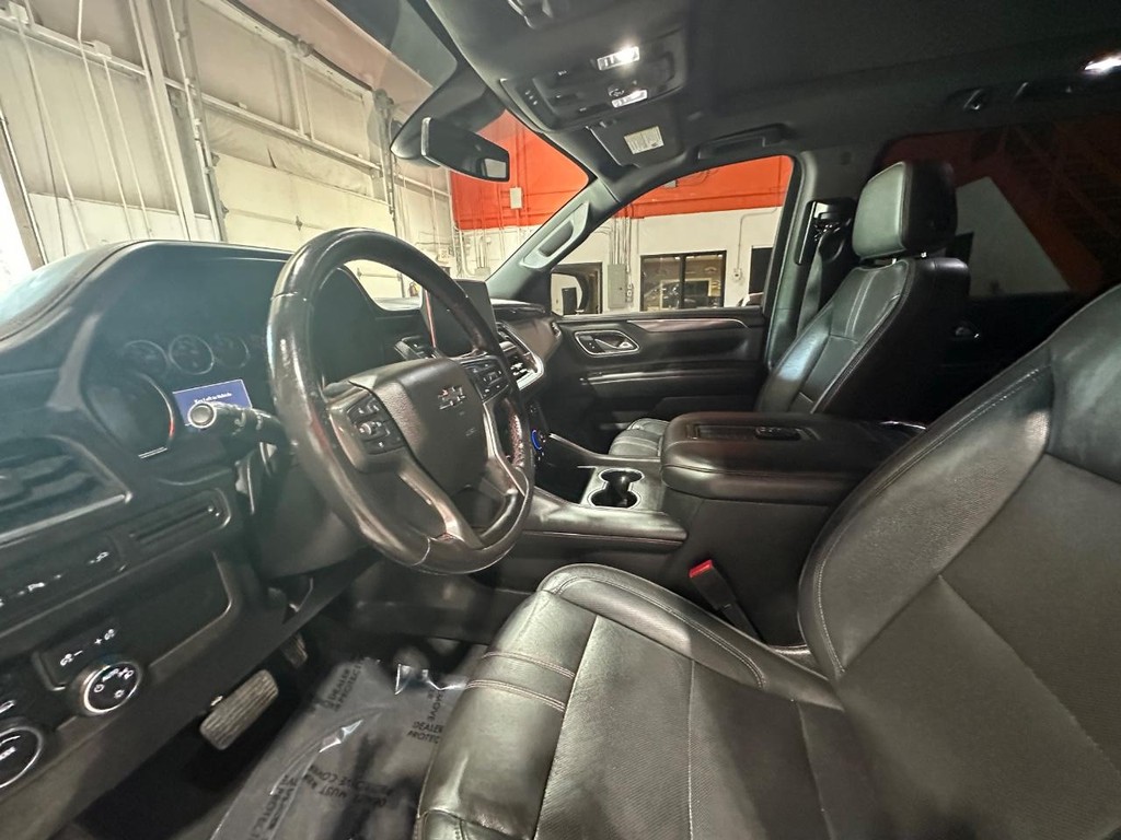 Chevrolet Suburban Vehicle Full-screen Gallery Image 15