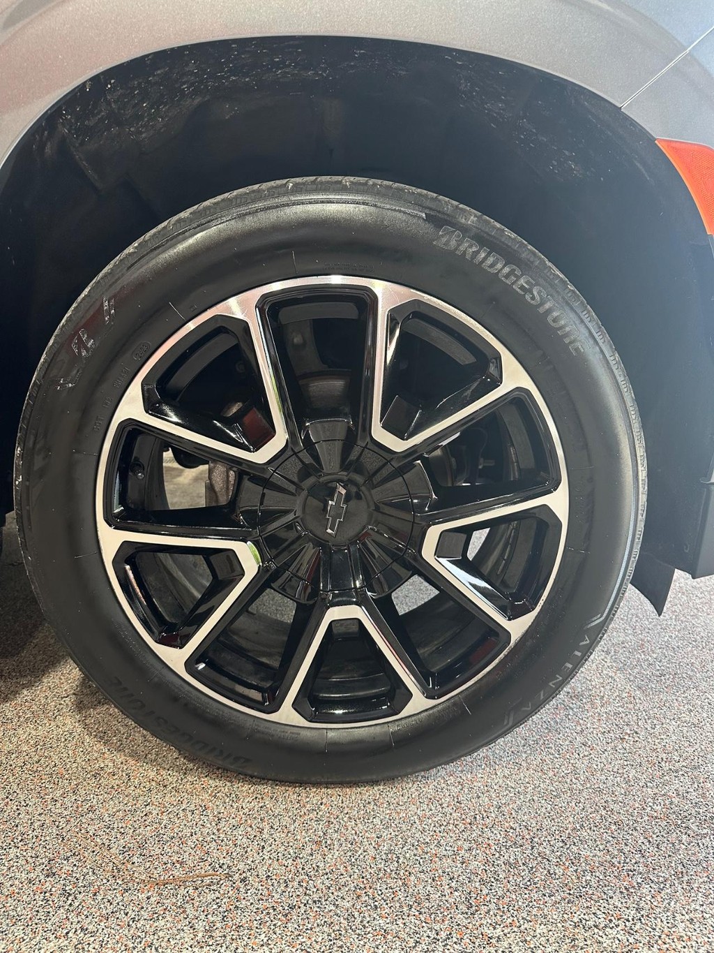 Chevrolet Suburban Vehicle Full-screen Gallery Image 16