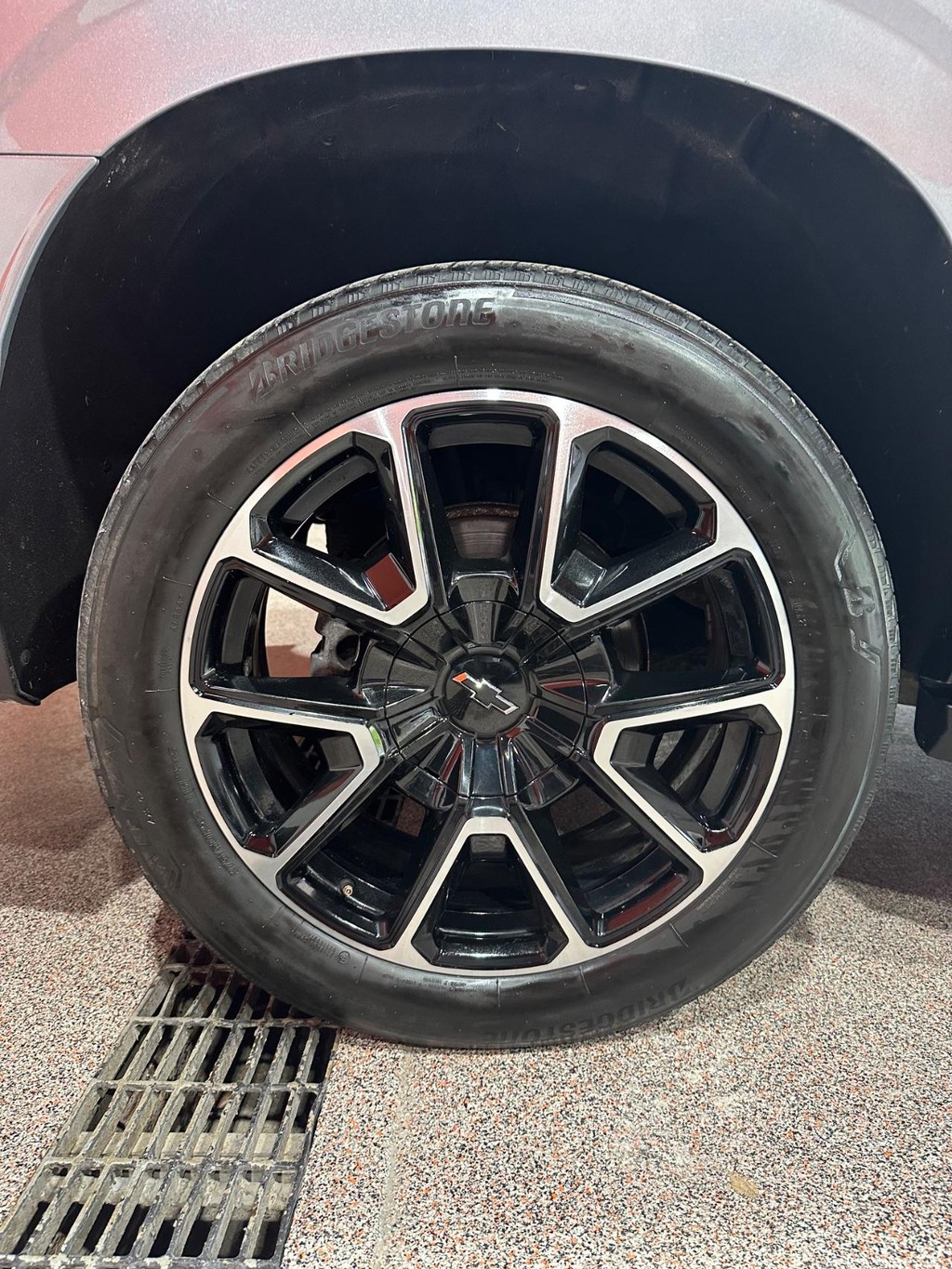 Chevrolet Suburban Vehicle Full-screen Gallery Image 17