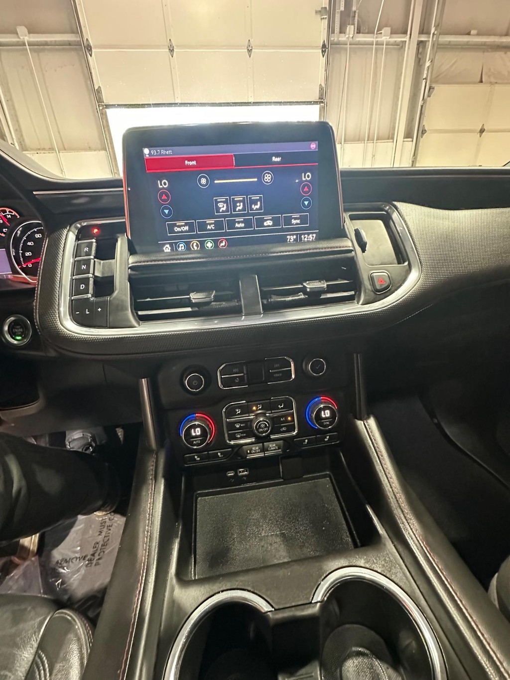 Chevrolet Suburban Vehicle Full-screen Gallery Image 19