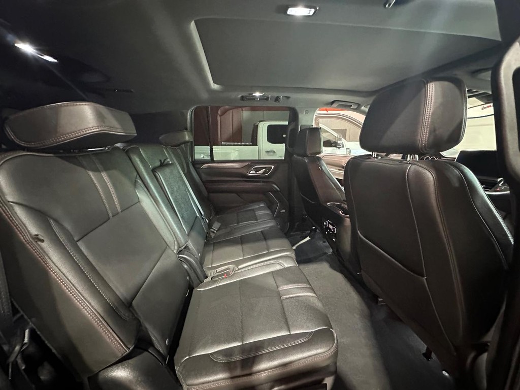 Chevrolet Suburban Vehicle Full-screen Gallery Image 20