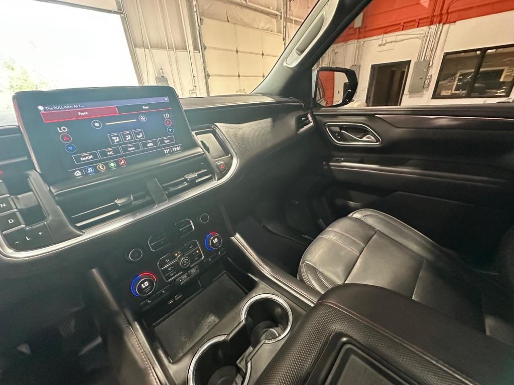 Chevrolet Suburban Vehicle Full-screen Gallery Image 22