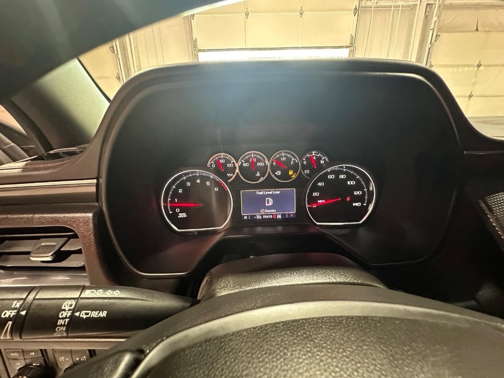 Chevrolet Suburban Vehicle Full-screen Gallery Image 23