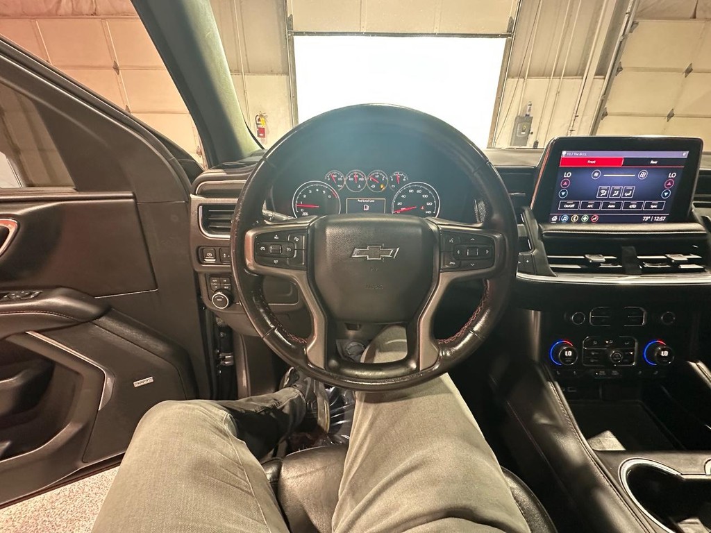 Chevrolet Suburban Vehicle Full-screen Gallery Image 24