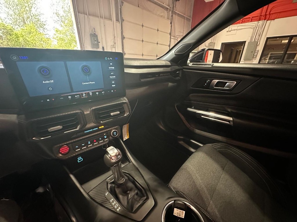 Ford Mustang Vehicle Full-screen Gallery Image 20