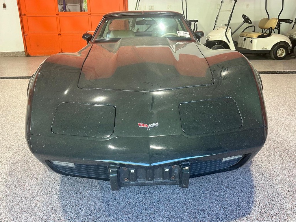 Chevrolet Corvette Vehicle Full-screen Gallery Image 06