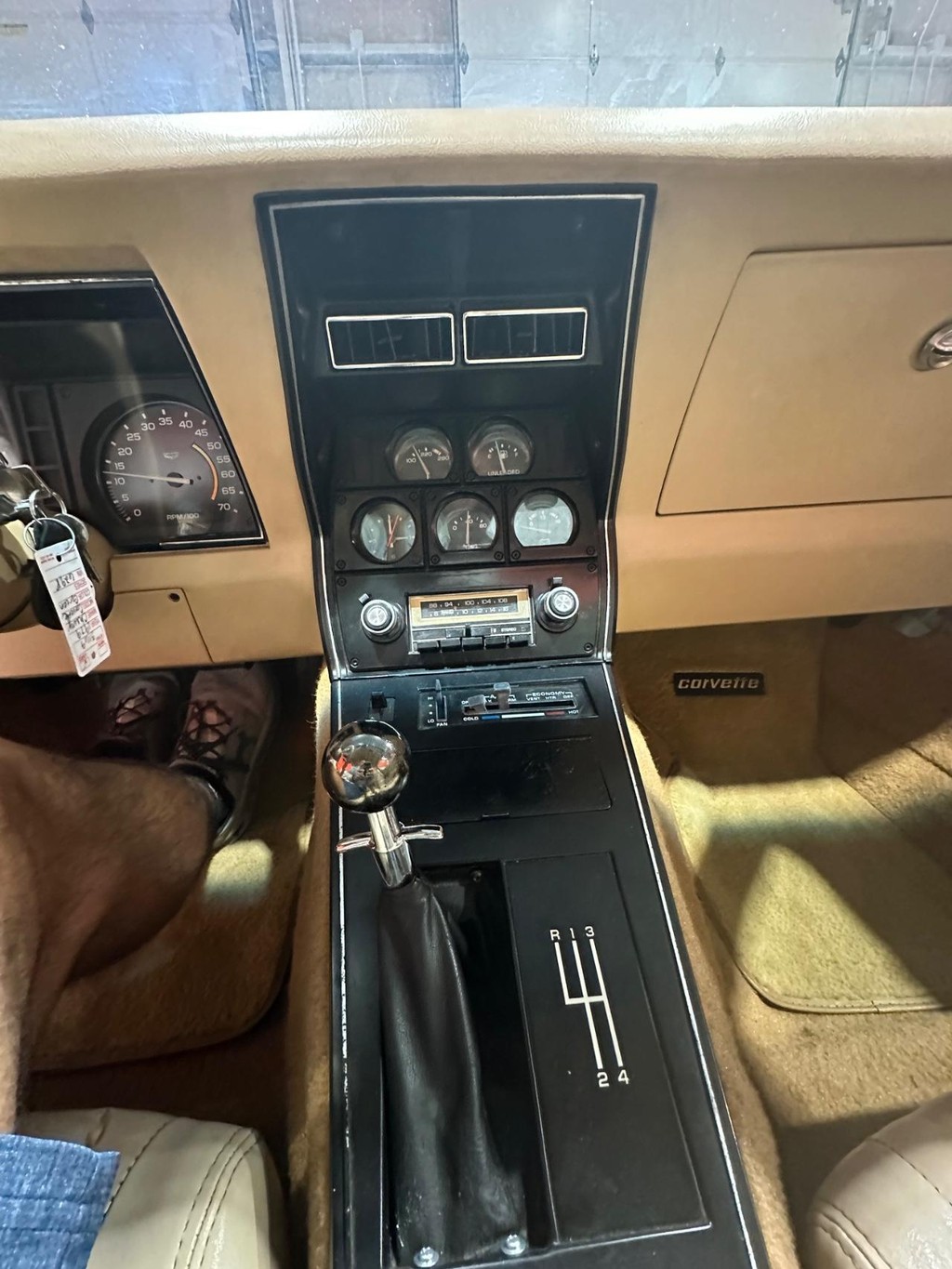Chevrolet Corvette Vehicle Full-screen Gallery Image 15